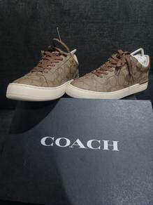 Kasut Coach
