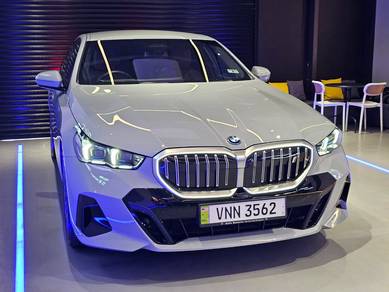 BMW i5 eDRIVE40 M SPORT in Others, KUL