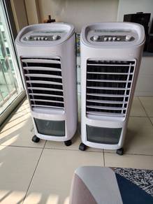 Portable fan.