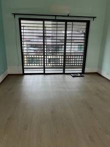 Townhouse Condo For Sale in Lake Valley