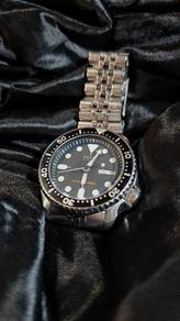 Seiko SKX007 Legendary 200-meter Dive Watch