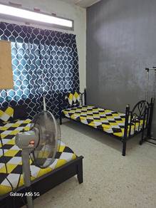 Room in Plentong, JHR