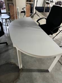 MEJA IKEA BEKANT (half)