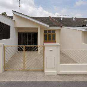 Terraced House For Sale in Cheng,MLK