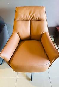 Swivel Chair in tan colour - Almost like new