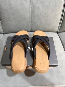 Sandal hush puppies