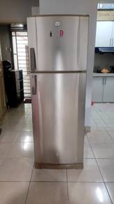 Electrolux Refrigerator 268L – Model ER2250D STG