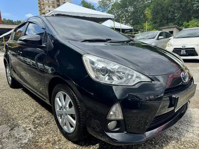 Toyota Prius c (HYBRID) in Desa Petaling, KUL