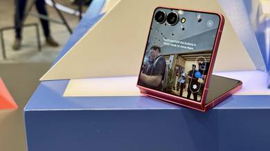 Samsung z flip Coralred