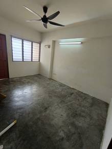 Flat For Rent in Eastern Court