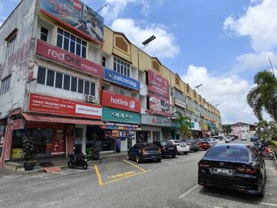 Shop lot For Sale in Triang,PHG