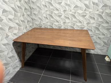Wooden Dining Table Set – Good Condition
