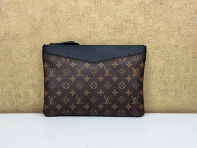 Louis Vuitton M62048 Daily Pouch