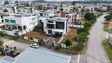 Bungalow House For Sale in Ayer Keroh,MLK