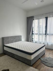 Bed frame and mattress set Queen New