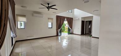 Semi-Detached House For Sale in Shah Alam,SGR