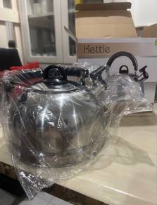 Silver Stainless Steel Whistling Kettle 2-3L