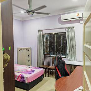 Room in Batu Arang, LBN