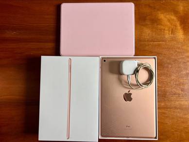 Apple iPad 8th Gen 32GB WiFi + Case + Charger
