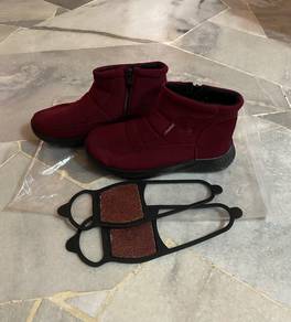 Female winter or snow boots