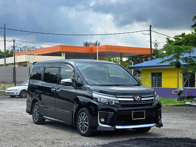Toyota Voxy ZS KIRAMEKI II in Tampoi, JHR