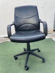 YC71AC Kerusi Beroda Medium Back Chair PU Black