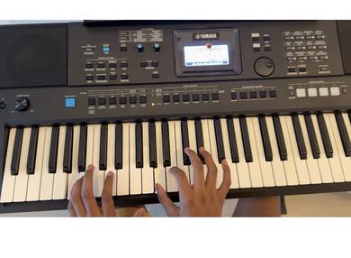 PSR- E473 keyboard piano