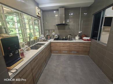 2.5-storey Terraced House For Sale in Seri Kembangan,SGR
