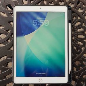 iPad 8th Gen WiFi + Cellular Like New