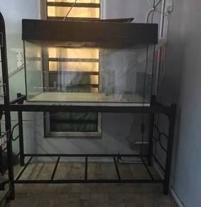 3 feet aquarium with stand for sale