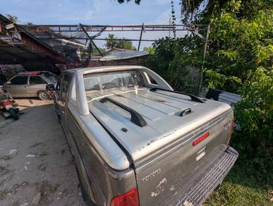rear canopy hilux 4x4