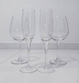 Wine glasses (1 pair)