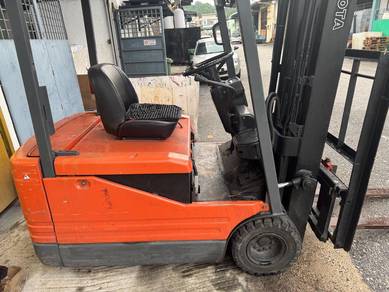Toyota 1 ton battery forklift.
