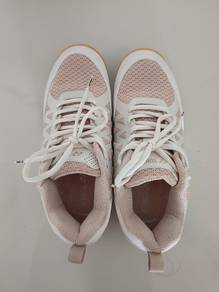 Yonex Badminton Shoes (EU39.5/UK6.5)