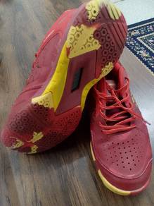 Kasut badminton Yonex