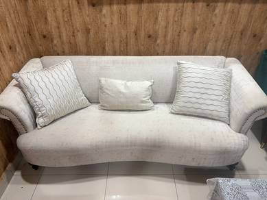 Sofa putih panjang