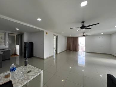 Condominium For Sale in Suasana Lumayan