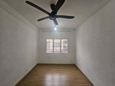 Condominium For Sale in Saujana Aster