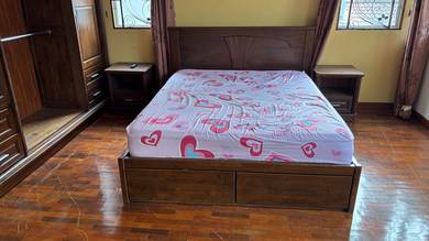 Queen size bed n Wardrobe