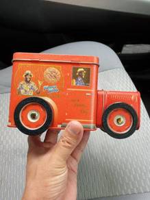 (B469) Vintage 1983 Metal Car By Famous Amos