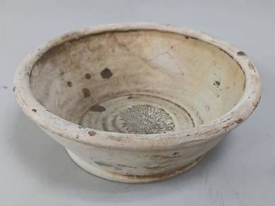 Chinese White-Glazed Floral Bowl | 白釉印花碗