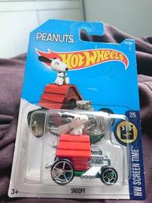 Hotwheels Snoopy not Tomica