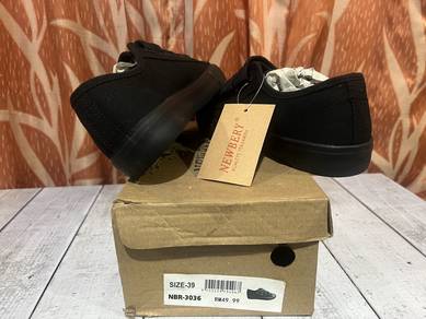Kasut Sekolah Hitam