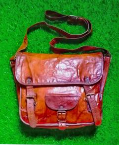 Vtg Leather crossbody sling bag vintage 