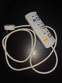 Extension cord with 3 sockets