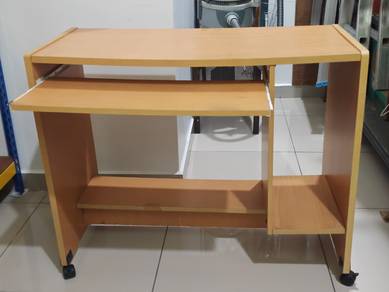 Meja Komputer