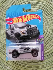 Hotwheels Ford Raptor, Volvo XC40, Chevy Pickup