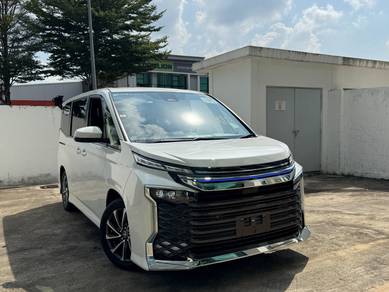 Toyota Voxy S-Z in Setia Tropika, JHR