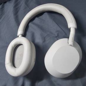 Sony WH1000 MX5 Noise Cancelling Headphones