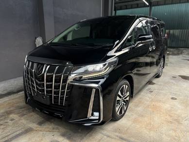 Toyota Alphard SC in KLCC, KUL